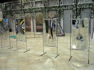 Выставка кривых зеркал