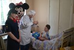 В Уссурийске сотрудники полиции и коллектив Дома культуры «Дружба» навестили детей в больнице