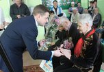 Глава администрации УГО посетил ветеранов ВОВ, чтобы вручить им медали