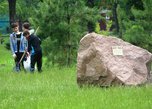 Школьники убрали парк, где был высажен «Лес Победы» в уссурийске