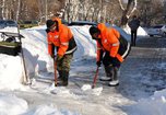 Рабочие МУП «БОСС» продолжают уборку Уссурийска