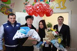 Хоккейный клуб «Адмирал» поздравил новорожденных малышей в роддоме Уссурийска