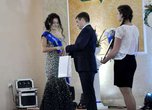 Глава администрации УГО вручил медаль «За особые успехи в учении» 44 выпускникам