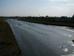 В Уссурийске начались работы по очистке берегов реки Раковки от мусора