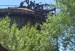 В Приморье пресечены опасные игры подростков на крыше мазутохранилища