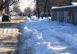 В Уссурийске продолжается уборка тротуаров от снега