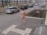 На учете в медицинском учреждении: голый мужчина разгуливает по улицам в Уссурийске