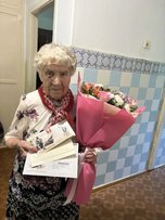 В Уссурийске поздравили с 96-летием труженицу тыла Марию Романченко