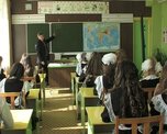 Депутаты ЗакСа подарили новошахтинской школе 50 тысяч рублей