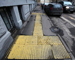 В Уссурийске планируется оборудовать тротуары тактильными информационными плитами