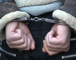 Уссурийские сотрудники полиции задержали подозреваемого в грабеже