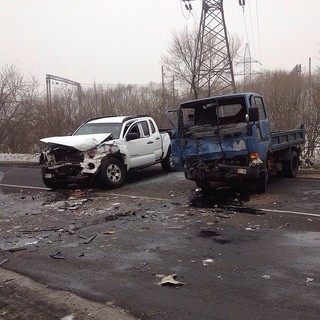 Пикап и грузовик столкнулись лоб в лоб в Уссурийске