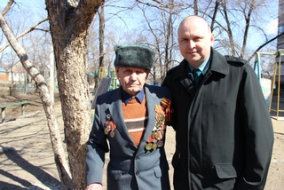 Уссурийская таможня в преддверии дня Победы встретилась с ветераном ВОВ Семеном М. Жалниным