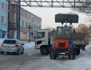 Сегодня для уборки и вывоза снега задействовали 31 единицу техники и 46 дорожных рабочих