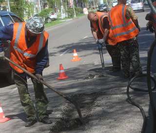 Ремонтные работы на дорогах Уссурийска продолжаются