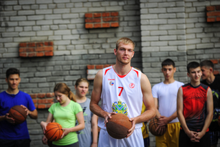 Форвард баскетбольного клуба «Спартак-Приморье» провел мастер-класс в Уссурийске