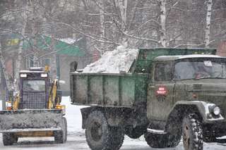 Сегодня для уборки снега по Уссурийску задействовано 17 единиц техники