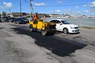 В Уссурийске продолжаются работы по ямочному ремонту дорог