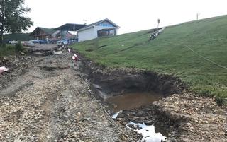 В Уссурийске из-за перелива на дамбе затопило базу отдыха у Кугуковского водохранилища