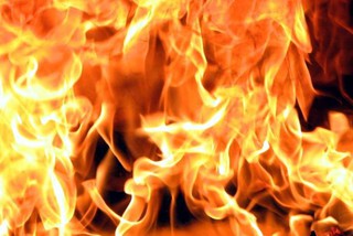 Восемь человек эвакуированы в результате пожара в доме в Уссурийске