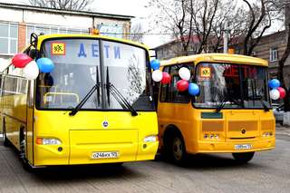 Ключи от новых автобусов для перевозки детей вручили директорам сельских школ УГО