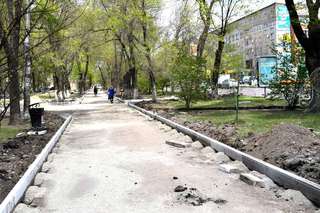 В Уссурийске приступили к ремонту тротуаров