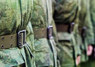 «Сейчас в армии такие и служат»: гадкий поступок военных сняли на видео в Уссурийске