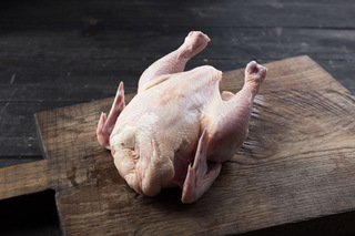 Зараженных опасным возбудителем цыплят выявили в одной из торговых точек Уссурийска