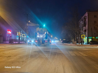 Ночью на улицах Уссурийска работала снегоуборочная техника