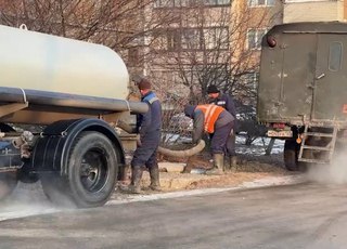 Ремонт трубопровода на ул. Муравьева, 88а выполнили специалисты Водоканала совместно с управляющей компанией