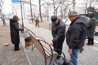 В Уссурийске сохранность городских скверов проверили общественные наблюдатели