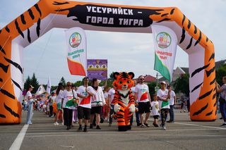 Усатые и полосатые: по улицам Уссурийска прошло тигриное шествие