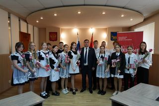 Ко Дню народного единства: юные жители Уссурийска получили свои первые паспорта