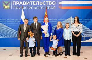 Семья из Уссурийска вручили медаль ордена &laquo;Родительская слава&raquo;