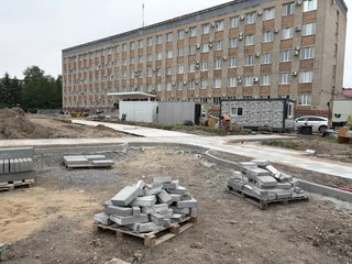 Глава Уссурийского городского округа проверил как идет реконструкция Центральной площади